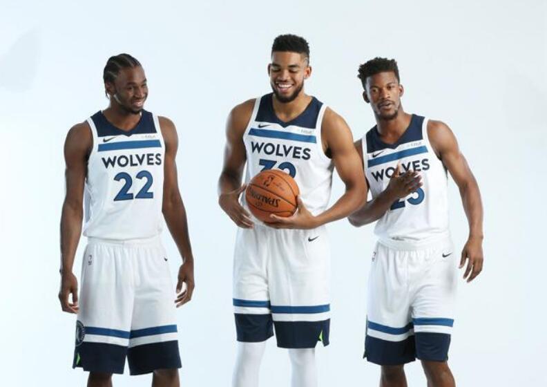 中国球员留洋要分几步走？看看日本足球的“参考答案”（中国球员留洋如何分步推进？日本足球给出示范答案）