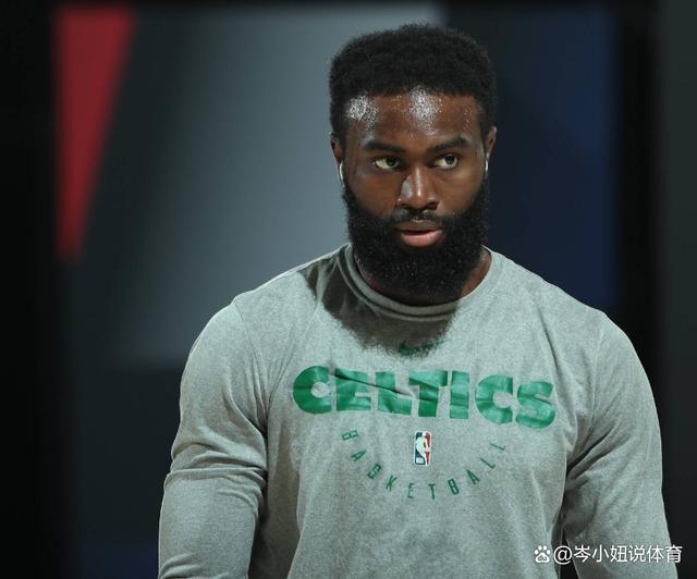 萨索洛前锋皮纳蒙蒂比赛时家中失窃，事发时孩子和保姆在家里（萨索洛前锋皮纳蒙蒂比赛期间家中被盗，孩子和保姆在屋内）