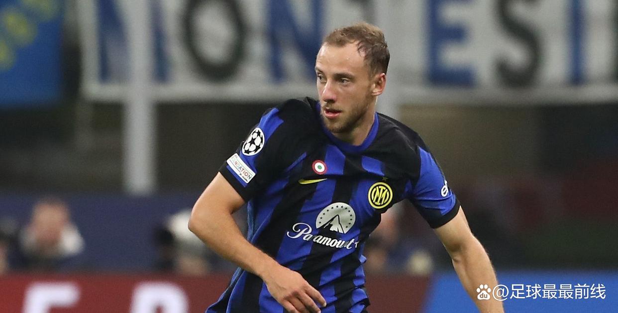 凯恩：我可以拿金球奖，通常需赢得世界杯或欧冠才能实现（凯恩：我有实力拿金球，但通常要先赢下世界杯或欧冠）