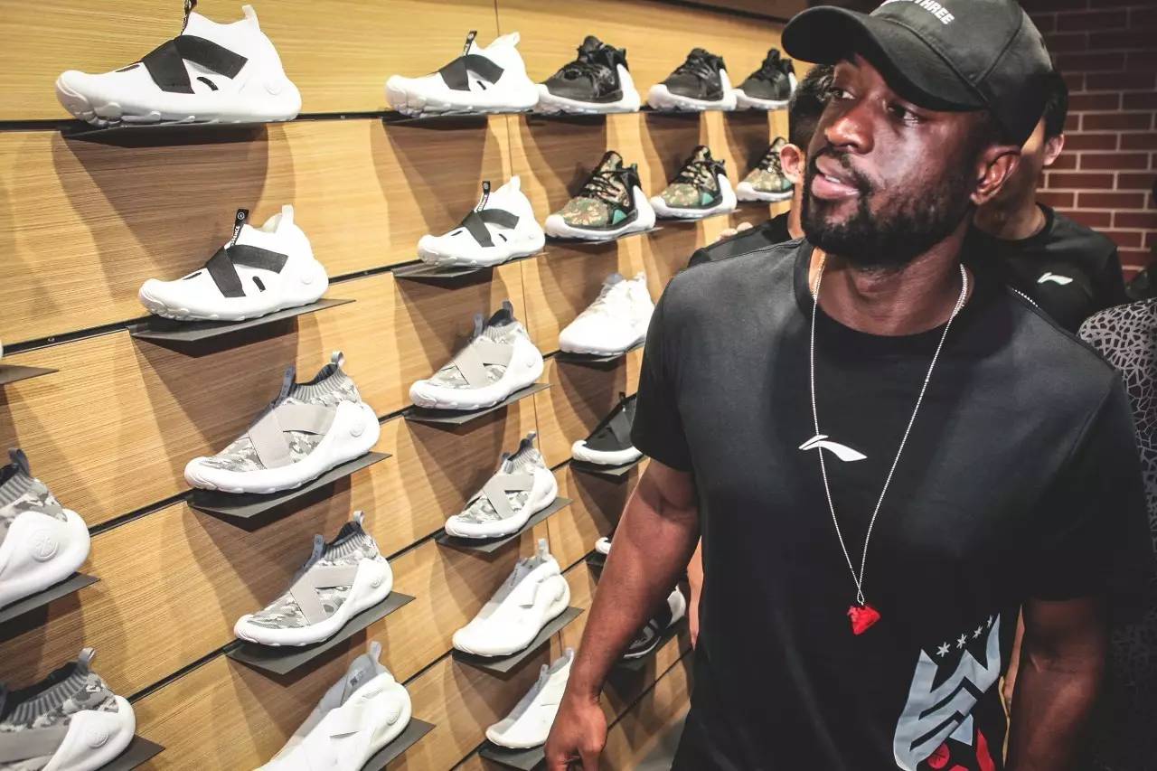 马克西空砍28+7+9，恩比德表现不佳，76人不敌湖人（马克西砍下28分7篮板9助攻仍难救主，恩比德低迷，76人不敌湖人）