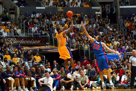 中国女足客战英格兰女足：邵子钦、王妍雯首发，王爱芳出战（中国女足客场挑战英格兰女足：邵子钦、王妍雯首发，王爱芳出场）