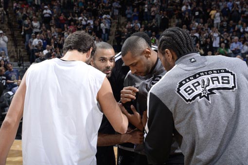 球队的整体防守太完整了（这支球队的整体防守堪称无懈可击）