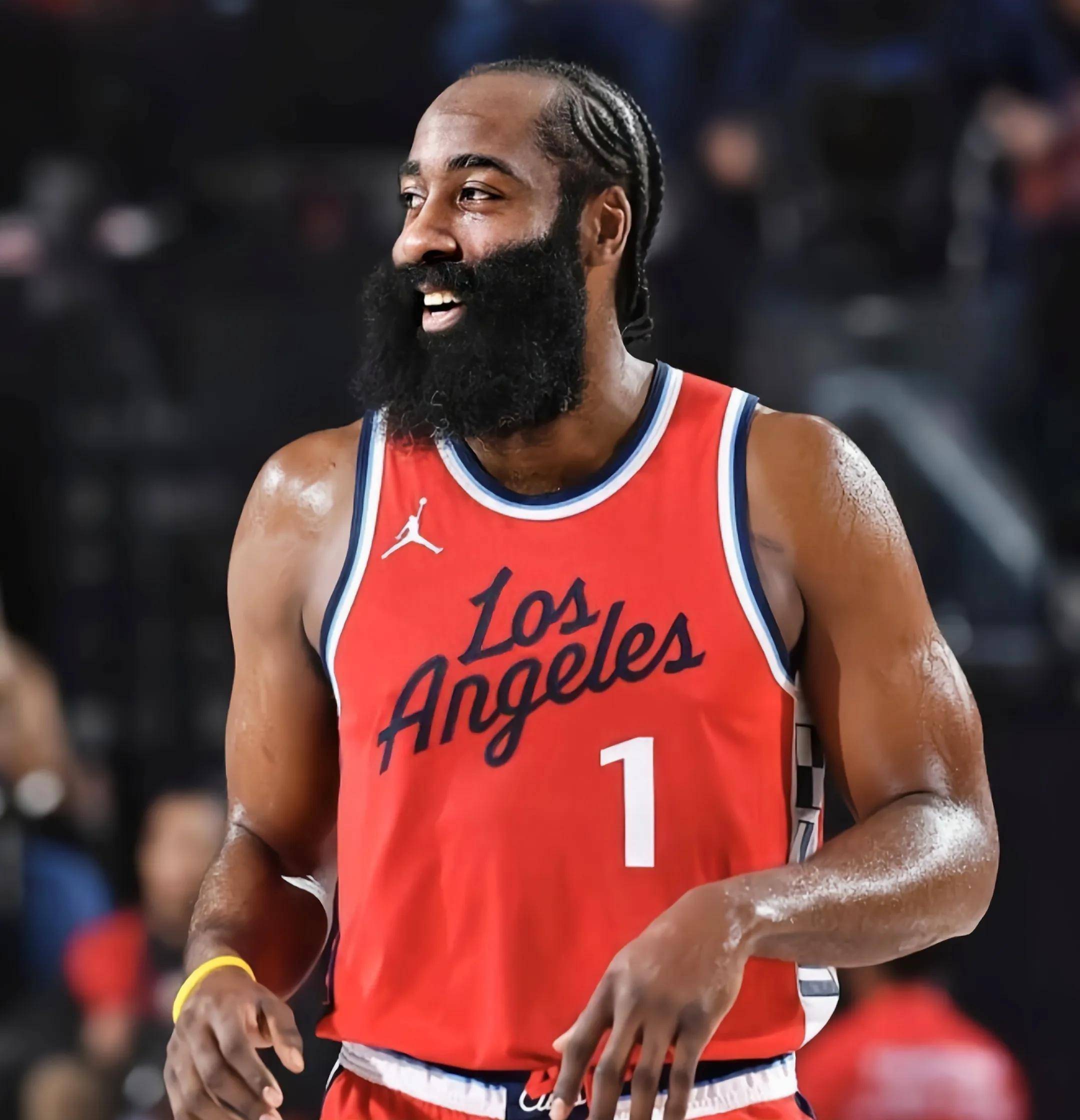 炸鱼来了，比朔夫戴帽、卡尔双响助德国U21队6-0大胜（德国U21 6-0大胜：比朔夫上演帽子戏法，卡尔梅开二度）